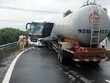 Xe khách và xe bồn tông nhau trên đèo Hải Vân