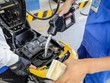 Vì sao giá xăng trong nước không giảm mạnh như thế giới?