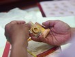 Giá vàng hôm nay ngày 13/10: Giá vàng leo cao