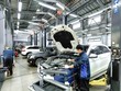 Ô tô, dệt may “khó ăn” cuối năm