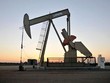 Giá dầu tiến sát đỉnh năm 2014 vì Iran, Venezuela