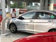 Ôtô lắp ráp giảm giá trước áp lực xe nhập khẩu sắp về
