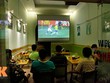 Làm gì để giữ sức khỏe khi thức đêm xem World Cup