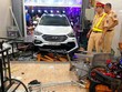 Xe Santa Fe lao vào quán nhậu, 9 người nhập viện