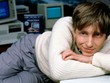 Việc Bill Gates làm để ăn mừng khi lần đầu có hàng trăm triệu USD