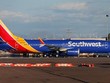 Boeing 737 MAX 8 hạ cánh khẩn ở Mỹ do lỗi động cơ