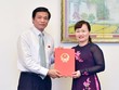 Trao Nghị quyết của Ủy ban Thường vụ Quốc hội về công tác cán bộ