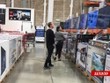 Tỷ phú Mark Zuckerberg mua đồ giảm giá