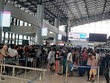 Nữ hành khách mang hành lý quá cân, cắn nhân viên hàng không