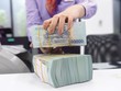Lãi suất huy động giảm, bảo hiểm thêm lo