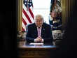 Trump đau đầu với bài toán sức khoẻ và kinh tế nước Mỹ
