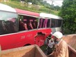 Hà Nội: Tàu hỏa va chạm với xe ôtô chở học sinh, 2 người bị thương