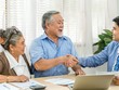 Ép mua bảo hiểm và hợp đồng mồ côi