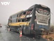 Xe tải và xe khách va chạm trên cao tốc ở Yên Bái, 1 người bị thương