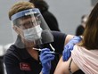 Số người được tiêm vaccine đủ liều tại Mỹ đã cao hơn số người mắc Covid-19