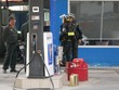 Cảnh sát đang phong tỏa một cửa hàng xăng dầu ở TP.HCM