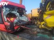 Xe khách đối đầu xe tải khiến 1 người tử vong