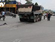 Va chạm giữa xe ben và xe máy khiến đôi nam nữ ở Bình Dương thương vong