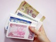 Nhân viên ngân hàng 'thấp thỏm' trước áp lực đổi tiền lẻ mới