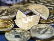 Giá Bitcoin tiếp tục tăng vọt, vượt 11.000 USD