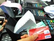 Sử dụng thẻ có bị phân biệt giá so với thanh toán bằng tiền mặt