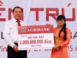 Agribank trao sổ Tiết kiệm 1 tỷ đồng cho khách hàng trúng