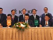 Vietcombank và FWD ký hợp tác bancassurance độc quyền 15 năm, bán liên doanh bảo hiểm VCLI cho FWD