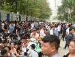 Hàng nghìn người xếp hàng từ đêm mong xin được visa Hàn Quốc