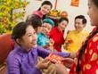 Nên bỏ phong tục lì xì cho trẻ con ngày Tết?