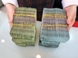 Ngân hàng dồn dập mua lại trái phiếu tăng vốn: Liệu có bất thường?