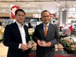 Đại sứ Việt Nam tiếp thị vải thiều trên đất Nhật