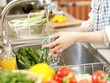 Chính phủ yêu cầu xem xét giảm giá nước sạch, cước viễn thông cho người dân