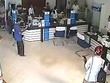 Nghi can dùng súng cướp ngân hàng ở Vĩnh Long đã tự sát