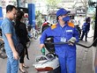 Giá xăng tiếp tục giảm 1.000 đồng/lít