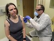 Người đầu tiên tiêm vaccine Covid-19: 'Tôi rất vui, thật điên rồ'