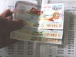 Nhận vé số quà 8-3 của trưởng ban tuyên giáo, 2 người trúng giải đặc biệt