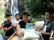 Cậu sinh viên bán 7.000 cây kem kiếm tiền học đại học, chữa bệnh cho bố