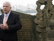 John McCain và chuyện là 'người Mỹ duy nhất có tượng ở Việt Nam'