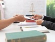 Chuyển nhượng cổ phần, kỳ lạ vụ “thượng đế” phải ra tòa