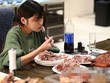 Cô gái bị các nhà hàng từ chối vì ăn quá nhiều