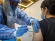 Malaysia nghiên cứu giảm thời gian giữa 2 mũi tiêm vaccine AstraZeneca
