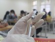 Hà Nội tạm dừng tiêm hai lô vaccine 'được tăng hạn' cho học sinh