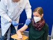 Mũi vaccine tăng cường giúp làm tăng kháng thể để phòng ngừa Omicron