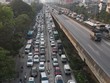 Phân luồng để thi công cáp quang đường Vành đai 3 trên cao ở Hà Nội