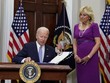 Tổng thống Mỹ Joe Biden ký ban hành luật kiểm soát súng đạn