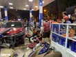 Ô tô "càn quét" cây xăng ở Hà Nội, nhiều người bị thương