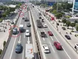 Hà Nội: Phạt tiền 15 tài xế chạy xe trên làn khẩn cấp đường trên cao