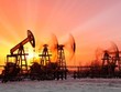 Giá dầu kẹt trong mức thấp nhất hai tháng do nhu cầu ngắn hạn ảm đạm