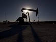 Giá dầu tăng mạnh sau khi OPEC+ gia hạn cắt giảm sản lượng