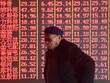 P/E chứng khoán châu Á xuống mức thấp nhất 14 tháng
